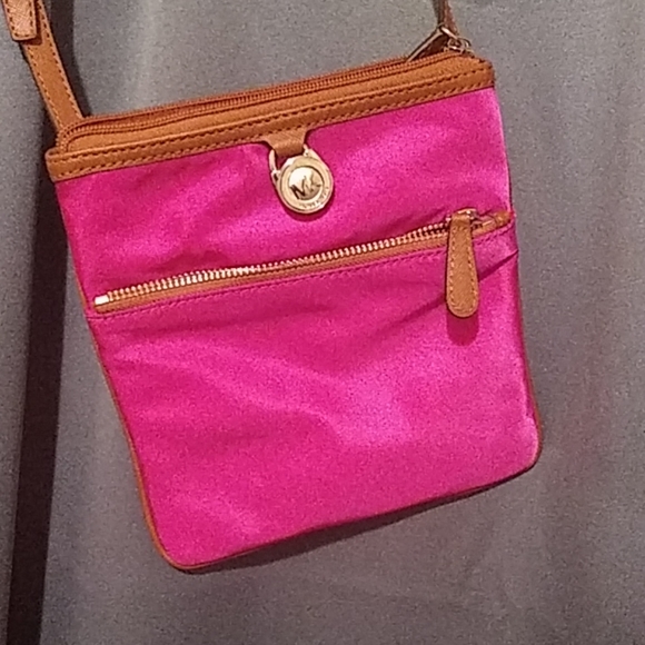 Michael Kors Kempton Crossbody EUC - Picture 2 of 8